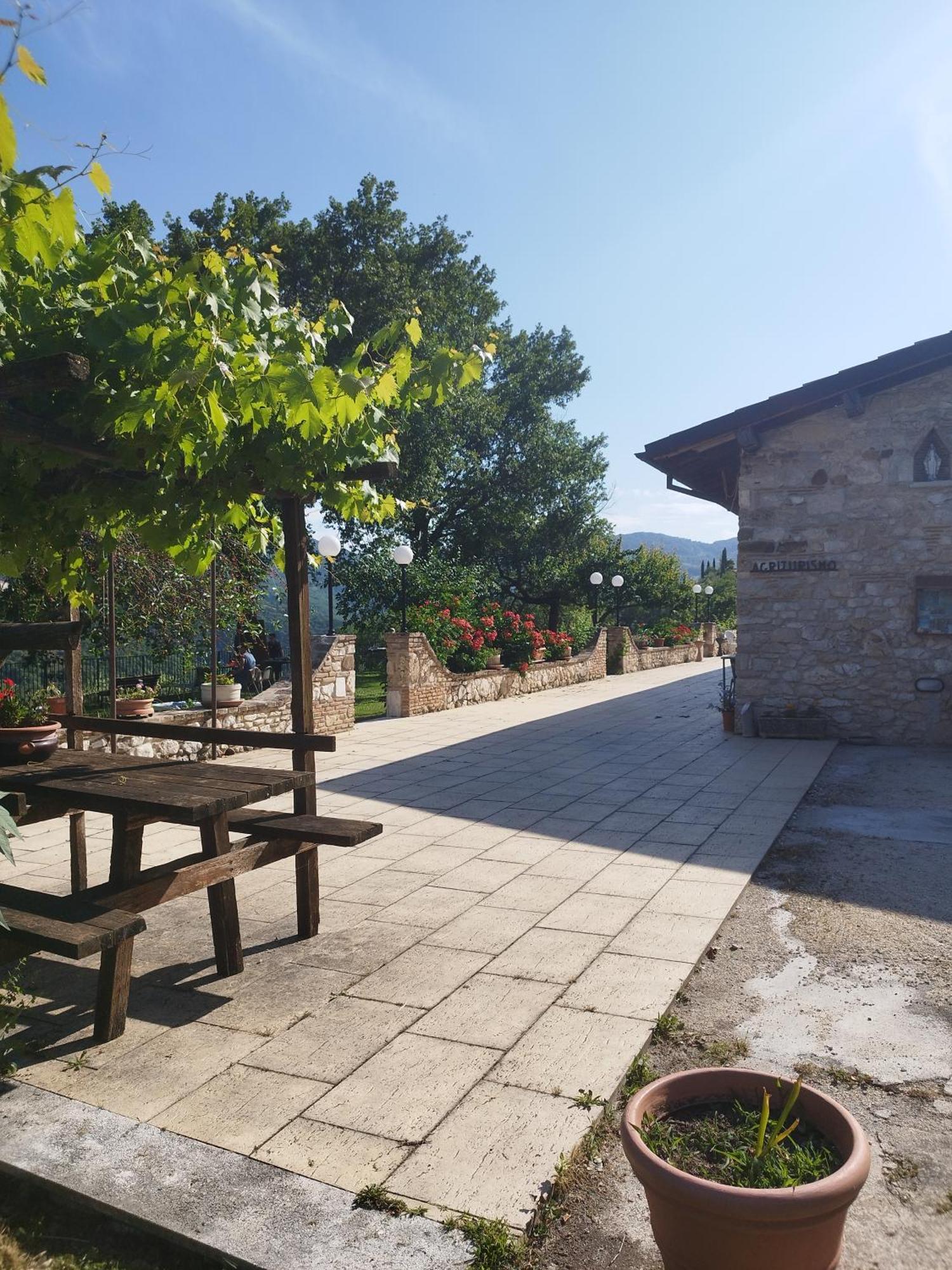 Agriturismo Le Cascine Castel di Tora Exterior photo