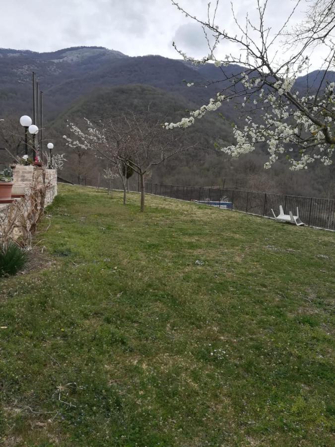 Agriturismo Le Cascine Castel di Tora Exterior photo
